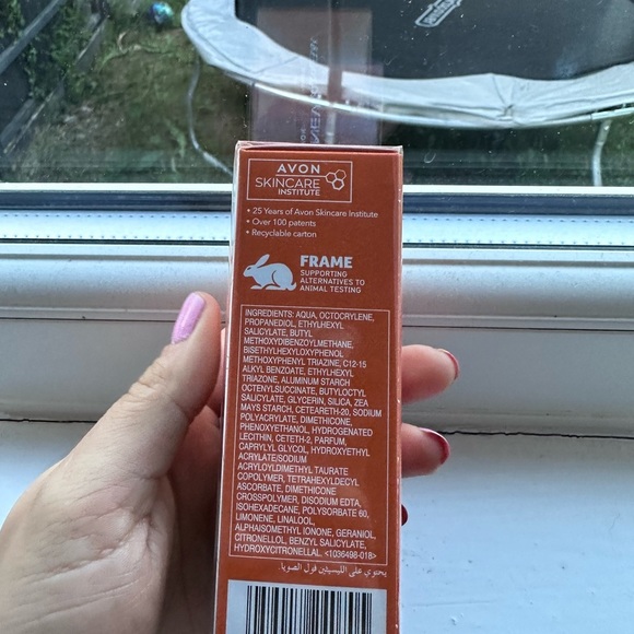 ANEW Daily Defence Vitamin C SPF50 Moisturiser, sun screen primer 3in1 - Picture 3 of 5